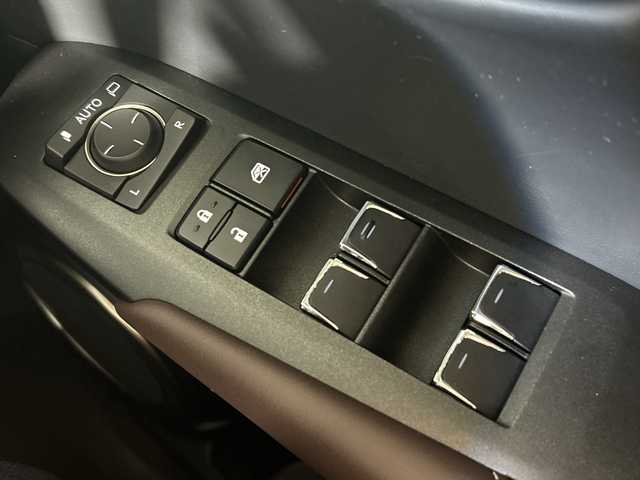 レクサス ＮＸ 300h バージョンL 神奈川県 2018(平30)年 5.1万km グラファイトブラックガラスフレーク レクサスセーフティシステム＋/純正メーカーオプションナビ/・BT/フルセグTV/CD/DVD/BD/USB/AUX/MiraCast/バックカメラ/合皮シート/パワーシート(D/N/2列目)/メモリシート(D)/シートヒーター(D/N)/ベンチレーション(D/N)/パワーバックドア/電動サイドブレーキ/オートブレーキホールド/EVモード/ECO/SPORTモード/nanoe/BSM/革巻きステアリング/ステアリングスイッチ/パドルシフト/Autoライト/ステアリングヒーター/三眼LED/フォグランプ/ビルトインETC2.0/純正ドライブレコーダー/後席電動格納シート/HUD/電動格納ミラー/ウィンカーミラー/純正フロアマット/純正18インチアルミホイール