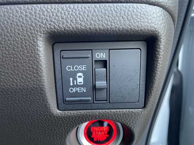 ホンダ Ｎ ＢＯＸ L 静岡県 2022(令4)年 1万km プレミアムサンライトホワイトパール ワンオーナー　/純正ナビ　/・Ｂｌｕｅｔｏｏｔｈ接続　/・ＵＳＢ入力端子　/レーダークルーズコントロール　/片側パワースライドドア　/電動パーキングブレーキ/オートブレーキホールド　/プッシュスタート　/スマートキー　/前席シートヒーター　/ＬＥＤオートライト/オートハイビーム/ビルトインETC/衝突被害軽減ブレーキ/レーンアシスト/横滑り防止装置/純正フロアマット/取扱説明書/保証書