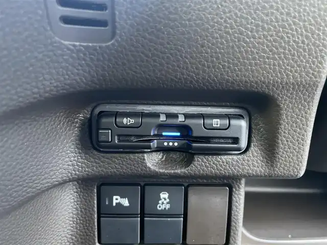 ホンダ Ｎ ＢＯＸ L 静岡県 2022(令4)年 1万km プレミアムサンライトホワイトパール ワンオーナー　/純正ナビ　/・Ｂｌｕｅｔｏｏｔｈ接続　/・ＵＳＢ入力端子　/レーダークルーズコントロール　/片側パワースライドドア　/電動パーキングブレーキ/オートブレーキホールド　/プッシュスタート　/スマートキー　/前席シートヒーター　/ＬＥＤオートライト/オートハイビーム/ビルトインETC/衝突被害軽減ブレーキ/レーンアシスト/横滑り防止装置/純正フロアマット/取扱説明書/保証書