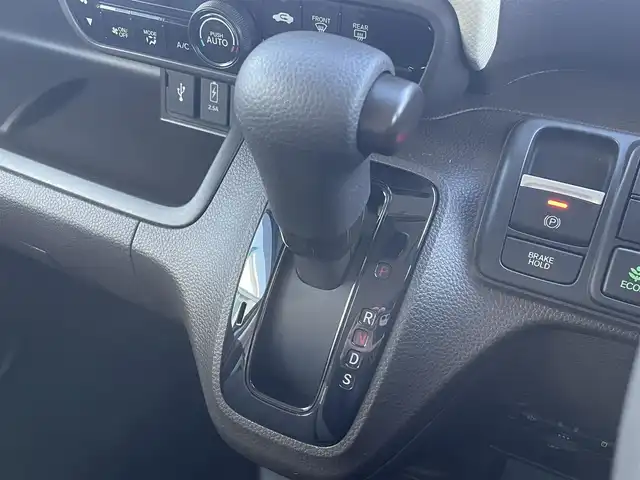 ホンダ Ｎ ＢＯＸ L 静岡県 2022(令4)年 1万km プレミアムサンライトホワイトパール ワンオーナー　/純正ナビ　/・Ｂｌｕｅｔｏｏｔｈ接続　/・ＵＳＢ入力端子　/レーダークルーズコントロール　/片側パワースライドドア　/電動パーキングブレーキ/オートブレーキホールド　/プッシュスタート　/スマートキー　/前席シートヒーター　/ＬＥＤオートライト/オートハイビーム/ビルトインETC/衝突被害軽減ブレーキ/レーンアシスト/横滑り防止装置/純正フロアマット/取扱説明書/保証書