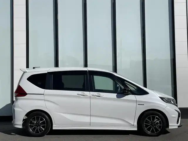 ホンダ フリード ハイブリット モデューロX ホンダセンシング 大阪府 2021(令3)年 3.2万km プラチナホワイトパール 純正ナビ /・フルセグTV BT/USB/DVD /ホンダセンシング /バックカメラ /ETC /両側パワースライドドア /純正フロアマット /ハーフレザーシート /純正15インチAW /LEDヘッド・フォグ /スペアキー/保証書・取説