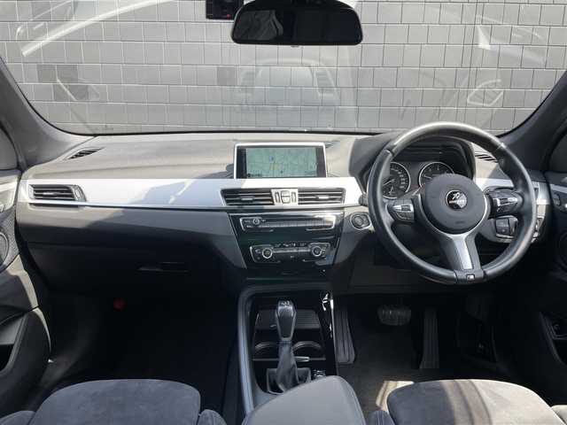ＢＭＷ Ｘ１ xDrive 18d Mスポーツ 静岡県 2016(平28)年 4.2万km エストリル・ブルー インテリジェントセーフティ/・衝突警告/・歩行者警告/・車線逸脱警告/クルーズコントロール/コーナーセンサー/ヒルディセントコントロール/プッシュスタート/アイドリングストップ/MTモード付きAT/純正ナビ/バックカメラ/ETC/ドライブレコーダー CSD-560FH/パワーバックドア/ルーフレール/LEDヘッドライト/オートライト/ドアバイザー/19インチ社外アルミホイール/純正アルミホイール付きスタッドレスタイヤ４本車載