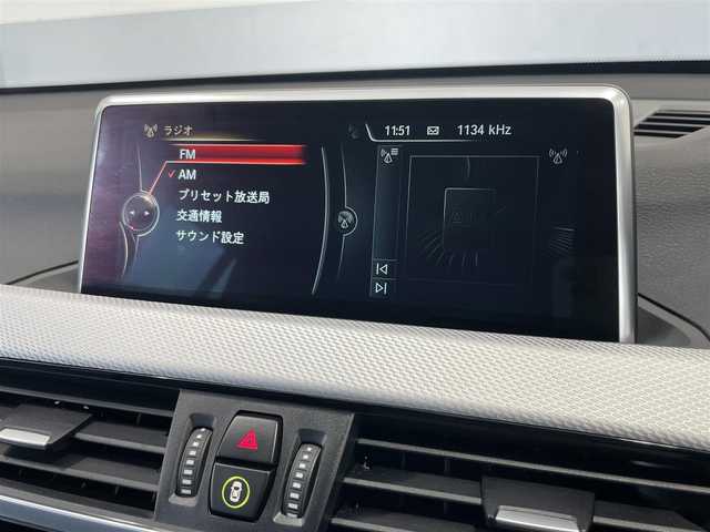 ＢＭＷ Ｘ１ xDrive 18d Mスポーツ 静岡県 2016(平28)年 4.2万km エストリル・ブルー インテリジェントセーフティ/・衝突警告/・歩行者警告/・車線逸脱警告/クルーズコントロール/コーナーセンサー/ヒルディセントコントロール/プッシュスタート/アイドリングストップ/MTモード付きAT/純正ナビ/バックカメラ/ETC/ドライブレコーダー CSD-560FH/パワーバックドア/ルーフレール/LEDヘッドライト/オートライト/ドアバイザー/19インチ社外アルミホイール/純正アルミホイール付きスタッドレスタイヤ４本車載