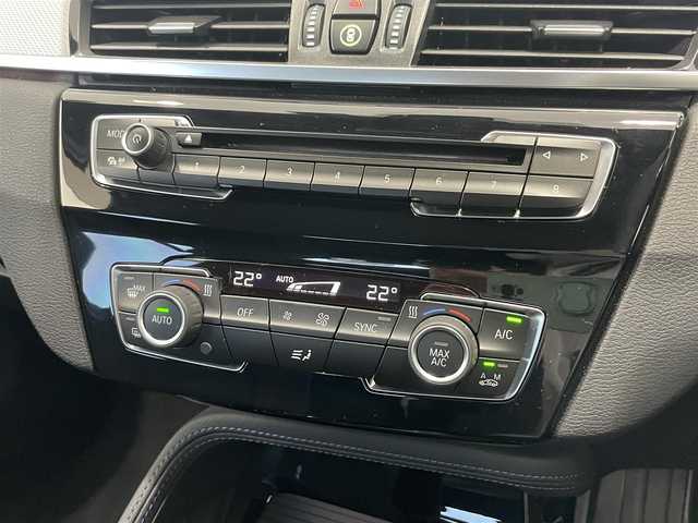 ＢＭＷ Ｘ１ xDrive 18d Mスポーツ 静岡県 2016(平28)年 4.2万km エストリル・ブルー インテリジェントセーフティ/・衝突警告/・歩行者警告/・車線逸脱警告/クルーズコントロール/コーナーセンサー/ヒルディセントコントロール/プッシュスタート/アイドリングストップ/MTモード付きAT/純正ナビ/バックカメラ/ETC/ドライブレコーダー CSD-560FH/パワーバックドア/ルーフレール/LEDヘッドライト/オートライト/ドアバイザー/19インチ社外アルミホイール/純正アルミホイール付きスタッドレスタイヤ４本車載