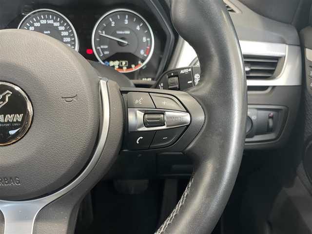 ＢＭＷ Ｘ１ xDrive 18d Mスポーツ 静岡県 2016(平28)年 4.2万km エストリル・ブルー インテリジェントセーフティ/・衝突警告/・歩行者警告/・車線逸脱警告/クルーズコントロール/コーナーセンサー/ヒルディセントコントロール/プッシュスタート/アイドリングストップ/MTモード付きAT/純正ナビ/バックカメラ/ETC/ドライブレコーダー CSD-560FH/パワーバックドア/ルーフレール/LEDヘッドライト/オートライト/ドアバイザー/19インチ社外アルミホイール/純正アルミホイール付きスタッドレスタイヤ４本車載