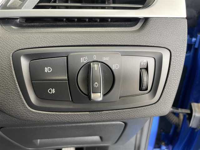 ＢＭＷ Ｘ１ xDrive 18d Mスポーツ 静岡県 2016(平28)年 4.2万km エストリル・ブルー インテリジェントセーフティ/・衝突警告/・歩行者警告/・車線逸脱警告/クルーズコントロール/コーナーセンサー/ヒルディセントコントロール/プッシュスタート/アイドリングストップ/MTモード付きAT/純正ナビ/バックカメラ/ETC/ドライブレコーダー CSD-560FH/パワーバックドア/ルーフレール/LEDヘッドライト/オートライト/ドアバイザー/19インチ社外アルミホイール/純正アルミホイール付きスタッドレスタイヤ４本車載