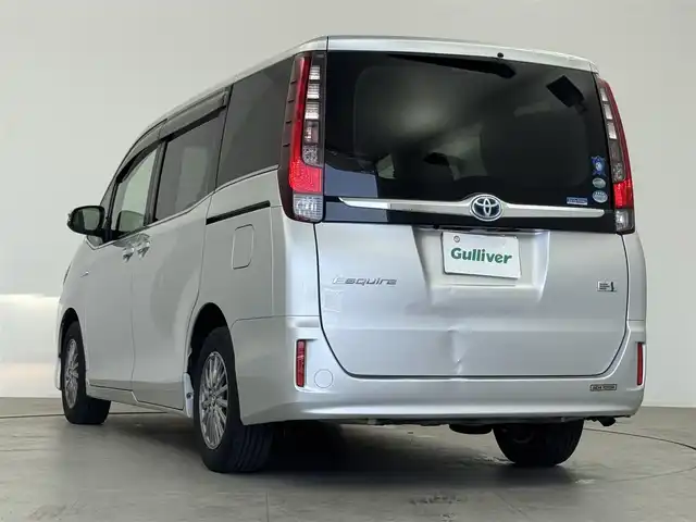 トヨタ エスクァイア ハイブリッド Xi 愛知県 2015(平27)年 8万km シルバーM 純正ナビ/（フルセグ／ＢＴ／ＣＤ／ＤＶＤ）/バックカメラ/後席モニター/両側パワースライドドア/前席シートヒーター/サンバイザー/横滑り防止装置/純正ＡＷ/ドライブレコーダー/ＥＴＣ/オートライト