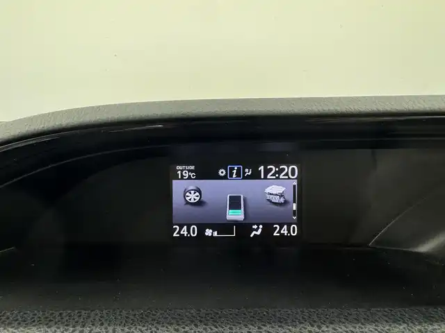 トヨタ エスクァイア ハイブリッド Xi 愛知県 2015(平27)年 8万km シルバーM 純正ナビ/（フルセグ／ＢＴ／ＣＤ／ＤＶＤ）/バックカメラ/後席モニター/両側パワースライドドア/前席シートヒーター/サンバイザー/横滑り防止装置/純正ＡＷ/ドライブレコーダー/ＥＴＣ/オートライト