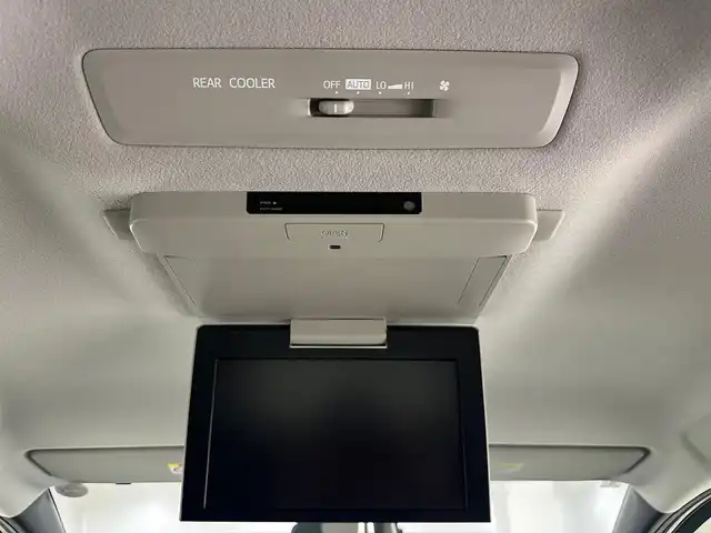 トヨタ エスクァイア ハイブリッド Xi 兵庫県 2015(平27)年 8万km シルバーM 純正ナビ(CD/DVD/SD/Bluetooth/フルセグTV)/バックカメラ/両側パワースライドドア/シートヒーター/フリップダウンモニター/純正フロアマット/LEDヘッドライト/オートライト/ドライブレコーダー/ビルトインETC/スマートキー/プッシュスタート