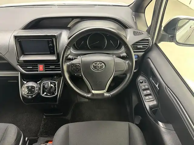 トヨタ エスクァイア ハイブリッド Xi 兵庫県 2015(平27)年 8万km シルバーM 純正ナビ(CD/DVD/SD/Bluetooth/フルセグTV)/バックカメラ/両側パワースライドドア/シートヒーター/フリップダウンモニター/純正フロアマット/LEDヘッドライト/オートライト/ドライブレコーダー/ビルトインETC/スマートキー/プッシュスタート