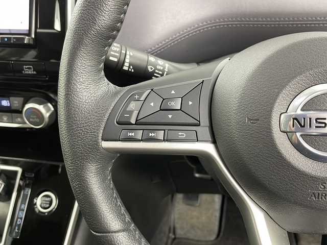 日産 セレナ ハイウェイスター V 道央・札幌 2019(令1)年 5.1万km ブリリアントホワイトパール ・4WD/・エマージェンシーブレーキ/・ハイビームアシスト/・セーフティシールド/・LEDライト/オートライト/・社外ナビ  フルセグTV/FM/AM/DVD/・両側パワースライドドア/・アラウンドビューモニター/・シートヒーター/・車線逸脱防止/・アイドリングストップ/・ステアリングヒーター/・横滑り防止/・ETC