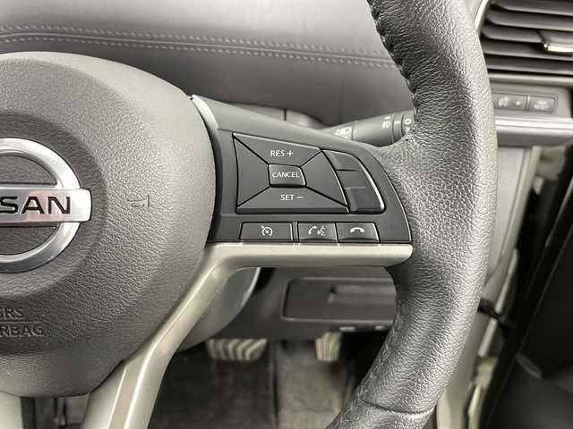 日産 セレナ ハイウェイスター V 道央・札幌 2019(令1)年 5.1万km ブリリアントホワイトパール ・4WD/・エマージェンシーブレーキ/・ハイビームアシスト/・セーフティシールド/・LEDライト/オートライト/・社外ナビ  フルセグTV/FM/AM/DVD/・両側パワースライドドア/・アラウンドビューモニター/・シートヒーター/・車線逸脱防止/・アイドリングストップ/・ステアリングヒーター/・横滑り防止/・ETC