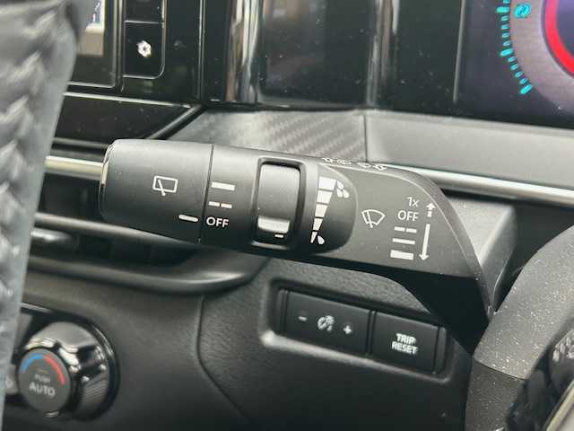日産 ノート X 茨城県 2022(令4)年 2.3万km カーマインレッド 純正ナビ /純正AW /ブラインドスポットモニター /ETC /ドライブレコ―ダー /スマートキー /ABS /デジタルインナーミラー /コーナーセンサー /シートヒーター /ステアリングヒーター /ステアリングリモコン
