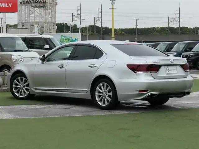 レクサス ＬＳ 460 千葉県 2014(平26)年 6.5万km ソニックシルバー レクサスプレミアムサウンドシステム/純正HDDナビ/地デジTV/【DVD/CD再生機能　Bluetooth接続】/バックカメラ/リバース連動ドアミラー（左/右）/ドライブレコーダー/前席パワーシート/コンビハンドル/ステアリングヒーター/ステアリングスイッチ/ETC/LEDヘッドライト/フォグライト/ウインカーミラー/クリアランスソナー/純正18インチアルミホイル/サイド/カーテンエアバッグ/スマートキー