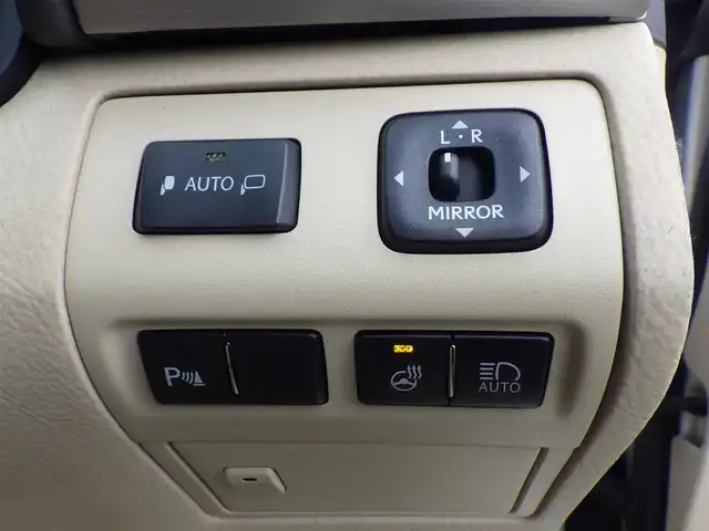 レクサス ＬＳ 460 千葉県 2014(平26)年 6.5万km ソニックシルバー レクサスプレミアムサウンドシステム/純正HDDナビ/地デジTV/【DVD/CD再生機能　Bluetooth接続】/バックカメラ/リバース連動ドアミラー（左/右）/ドライブレコーダー/前席パワーシート/コンビハンドル/ステアリングヒーター/ステアリングスイッチ/ETC/LEDヘッドライト/フォグライト/ウインカーミラー/クリアランスソナー/純正18インチアルミホイル/サイド/カーテンエアバッグ/スマートキー