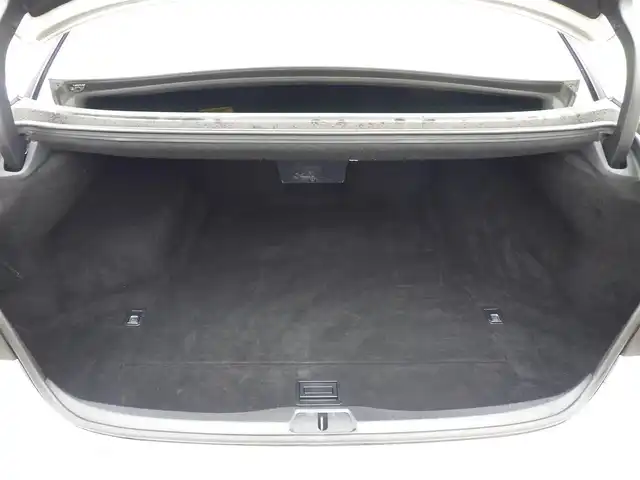 レクサス ＬＳ 460 千葉県 2014(平26)年 6.5万km ソニックシルバー レクサスプレミアムサウンドシステム/純正HDDナビ/地デジTV/【DVD/CD再生機能　Bluetooth接続】/バックカメラ/リバース連動ドアミラー（左/右）/ドライブレコーダー/前席パワーシート/コンビハンドル/ステアリングヒーター/ステアリングスイッチ/ETC/LEDヘッドライト/フォグライト/ウインカーミラー/クリアランスソナー/純正18インチアルミホイル/サイド/カーテンエアバッグ/スマートキー