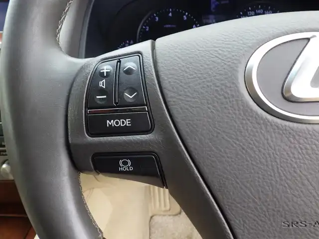 レクサス ＬＳ 460 千葉県 2014(平26)年 6.5万km ソニックシルバー レクサスプレミアムサウンドシステム/純正HDDナビ/地デジTV/【DVD/CD再生機能　Bluetooth接続】/バックカメラ/リバース連動ドアミラー（左/右）/ドライブレコーダー/前席パワーシート/コンビハンドル/ステアリングヒーター/ステアリングスイッチ/ETC/LEDヘッドライト/フォグライト/ウインカーミラー/クリアランスソナー/純正18インチアルミホイル/サイド/カーテンエアバッグ/スマートキー