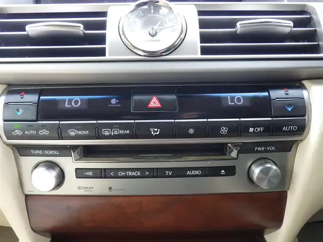 レクサス ＬＳ 460 千葉県 2014(平26)年 6.5万km ソニックシルバー レクサスプレミアムサウンドシステム/純正HDDナビ/地デジTV/【DVD/CD再生機能　Bluetooth接続】/バックカメラ/リバース連動ドアミラー（左/右）/ドライブレコーダー/前席パワーシート/コンビハンドル/ステアリングヒーター/ステアリングスイッチ/ETC/LEDヘッドライト/フォグライト/ウインカーミラー/クリアランスソナー/純正18インチアルミホイル/サイド/カーテンエアバッグ/スマートキー
