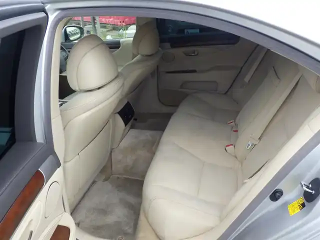 レクサス ＬＳ 460 千葉県 2014(平26)年 6.5万km ソニックシルバー レクサスプレミアムサウンドシステム/純正HDDナビ/地デジTV/【DVD/CD再生機能　Bluetooth接続】/バックカメラ/リバース連動ドアミラー（左/右）/ドライブレコーダー/前席パワーシート/コンビハンドル/ステアリングヒーター/ステアリングスイッチ/ETC/LEDヘッドライト/フォグライト/ウインカーミラー/クリアランスソナー/純正18インチアルミホイル/サイド/カーテンエアバッグ/スマートキー