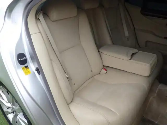 レクサス ＬＳ 460 千葉県 2014(平26)年 6.5万km ソニックシルバー レクサスプレミアムサウンドシステム/純正HDDナビ/地デジTV/【DVD/CD再生機能　Bluetooth接続】/バックカメラ/リバース連動ドアミラー（左/右）/ドライブレコーダー/前席パワーシート/コンビハンドル/ステアリングヒーター/ステアリングスイッチ/ETC/LEDヘッドライト/フォグライト/ウインカーミラー/クリアランスソナー/純正18インチアルミホイル/サイド/カーテンエアバッグ/スマートキー