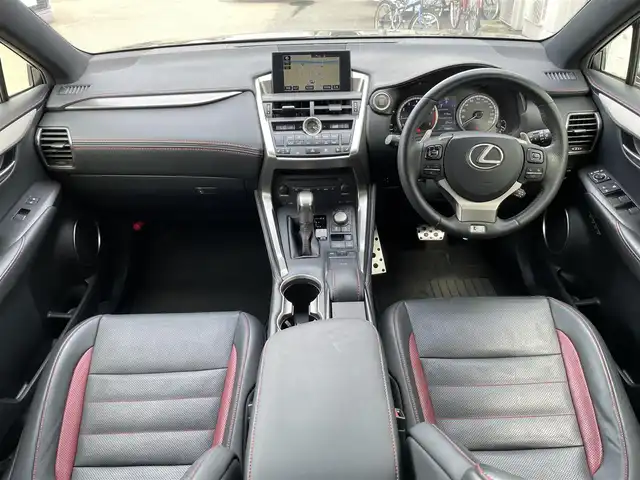 レクサス ＮＸ 200t Fスポーツ 佐賀県 2014(平26)年 7.5万km スターライトブラックガラスフレーク パノラマルーフ/黒革シート/純正ナビゲーション/・AM/FM/Bluetooth/CD/DVD/フルセグ/・バックカメラ/電動パーキングブレーキ/オートホールド機能/パワーバックドア/パワーシート/・シートヒーター「運転席/助手席」/・シートベンチレーション「運転席/助手席」/・シートメモリー/純正LEDヘッドライト/オートエアコン/オートライト/ETC/純正18インチアルミ/新車保証書/取扱説明書/プリクラッシュセーフティシステム（PCS）/・レーダークルーズコントロール/・レーンディパーチャーアラート（LDA）/・リヤクロストラフィックアラート（RCTA）/・SRSエアバッグ/・ABS＋VSC＋TRC/・タイヤ空気圧警告システム