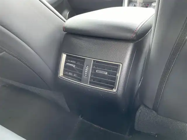 レクサス ＮＸ 200t Fスポーツ 佐賀県 2014(平26)年 7.5万km スターライトブラックガラスフレーク パノラマルーフ/黒革シート/純正ナビゲーション/・AM/FM/Bluetooth/CD/DVD/フルセグ/・バックカメラ/電動パーキングブレーキ/オートホールド機能/パワーバックドア/パワーシート/・シートヒーター「運転席/助手席」/・シートベンチレーション「運転席/助手席」/・シートメモリー/純正LEDヘッドライト/オートエアコン/オートライト/ETC/純正18インチアルミ/新車保証書/取扱説明書/プリクラッシュセーフティシステム（PCS）/・レーダークルーズコントロール/・レーンディパーチャーアラート（LDA）/・リヤクロストラフィックアラート（RCTA）/・SRSエアバッグ/・ABS＋VSC＋TRC/・タイヤ空気圧警告システム