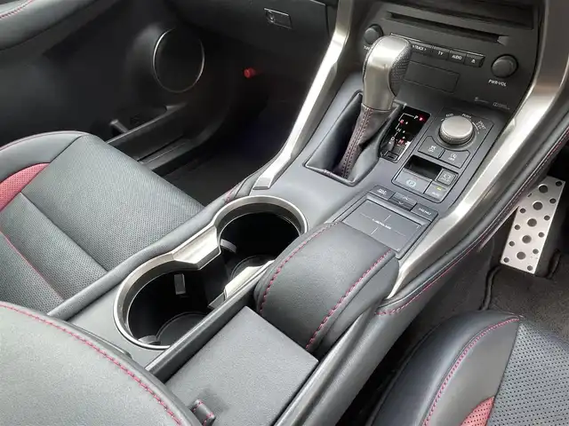 レクサス ＮＸ 200t Fスポーツ 佐賀県 2014(平26)年 7.5万km スターライトブラックガラスフレーク パノラマルーフ/黒革シート/純正ナビゲーション/・AM/FM/Bluetooth/CD/DVD/フルセグ/・バックカメラ/電動パーキングブレーキ/オートホールド機能/パワーバックドア/パワーシート/・シートヒーター「運転席/助手席」/・シートベンチレーション「運転席/助手席」/・シートメモリー/純正LEDヘッドライト/オートエアコン/オートライト/ETC/純正18インチアルミ/新車保証書/取扱説明書/プリクラッシュセーフティシステム（PCS）/・レーダークルーズコントロール/・レーンディパーチャーアラート（LDA）/・リヤクロストラフィックアラート（RCTA）/・SRSエアバッグ/・ABS＋VSC＋TRC/・タイヤ空気圧警告システム