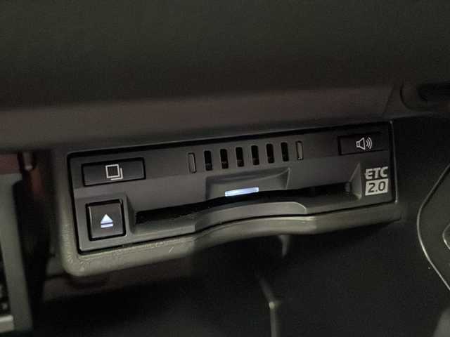レクサス ＵＸ 250h Fスポーツ 栃木県 2019(令1)年 6.2万km ホワイトノーヴァガラスフレーク サンルーフ/赤革シート/純正SDナビ/ フルセグTV/CD/DVD/Bluetooth/AM/FM/AUX/Lexus Safty System+/・オートマチックハイビーム/・プリクラッシュセーフティ/・レーントレーシングアシスト/・レーダークルーズコントロール/・レーンディパーチャーアラート/・ブラインドスポットモニター/・クリアランスソナー/バックカメラ/ビルトインETC2.0/電動リアゲート/シートヒーター(D/N席)/ステアリングヒーター/パワーシート(D席)/エアーシート(D席)/三眼LEDヘッドライト/純正18インチアルミホイール/プッシュスタート/純正フロアマット/サイド+カーテンエアバッグ/スマートキー