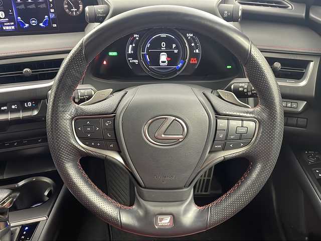 レクサス ＵＸ 250h Fスポーツ 栃木県 2019(令1)年 6.2万km ホワイトノーヴァガラスフレーク サンルーフ/赤革シート/純正SDナビ/ フルセグTV/CD/DVD/Bluetooth/AM/FM/AUX/Lexus Safty System+/・オートマチックハイビーム/・プリクラッシュセーフティ/・レーントレーシングアシスト/・レーダークルーズコントロール/・レーンディパーチャーアラート/・ブラインドスポットモニター/・クリアランスソナー/バックカメラ/ビルトインETC2.0/電動リアゲート/シートヒーター(D/N席)/ステアリングヒーター/パワーシート(D席)/エアーシート(D席)/三眼LEDヘッドライト/純正18インチアルミホイール/プッシュスタート/純正フロアマット/サイド+カーテンエアバッグ/スマートキー