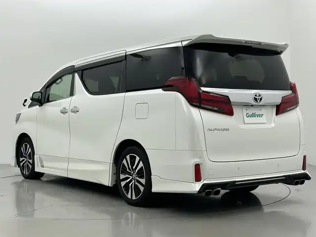 トヨタ アルファード S Cパッケージ 熊本県 2020(令2)年 6.5万km ホワイトパールクリスタルシャイン 禁煙車/純正ナビ/・フルセグTV/・Bluetooth/・FM/AM/・CD/DVD/・SD/・USB/TRDエアロ/純正フリップダウンモニター/両側パワースライドドア/デジタルインナーミラー/Wムーンルーフ/レーダークルーズコントロール/パワーバックドア/ブラインドスポットモニター/レーンキープアシスト/プリクラッシュブレーキ/駐車時支援パーキングサポートシステム/リアクロストラフィックアラート/前席ヒートシーター　/前席エアシート/パワーシート/メモリーシート/ステアリングヒーター/パワーバックドア/オットマン/純正フロアマット/純正１８インチAW/オートライト/オートマチックハイビーム/3眼LEDヘッドライト/フォグランプ/スマートキー/プッシュスタート/スペアキー1本/保証書/取扱説明書