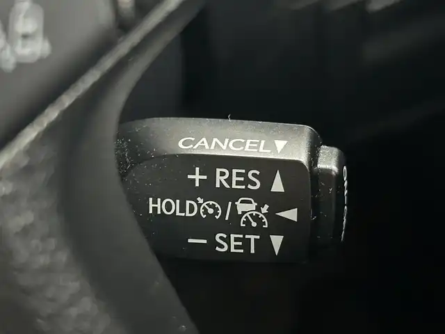 トヨタ アルファード S Cパッケージ 熊本県 2020(令2)年 6.5万km ホワイトパールクリスタルシャイン 禁煙車/純正ナビ/・フルセグTV/・Bluetooth/・FM/AM/・CD/DVD/・SD/・USB/TRDエアロ/純正フリップダウンモニター/両側パワースライドドア/デジタルインナーミラー/Wムーンルーフ/レーダークルーズコントロール/パワーバックドア/ブラインドスポットモニター/レーンキープアシスト/プリクラッシュブレーキ/駐車時支援パーキングサポートシステム/リアクロストラフィックアラート/前席ヒートシーター　/前席エアシート/パワーシート/メモリーシート/ステアリングヒーター/パワーバックドア/オットマン/純正フロアマット/純正１８インチAW/オートライト/オートマチックハイビーム/3眼LEDヘッドライト/フォグランプ/スマートキー/プッシュスタート/スペアキー1本/保証書/取扱説明書