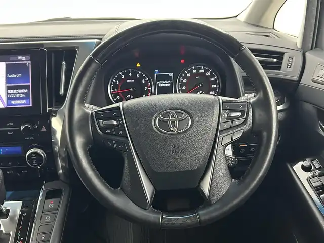 トヨタ アルファード S Cパッケージ 熊本県 2020(令2)年 6.5万km ホワイトパールクリスタルシャイン 禁煙車/純正ナビ/・フルセグTV/・Bluetooth/・FM/AM/・CD/DVD/・SD/・USB/TRDエアロ/純正フリップダウンモニター/両側パワースライドドア/デジタルインナーミラー/Wムーンルーフ/レーダークルーズコントロール/パワーバックドア/ブラインドスポットモニター/レーンキープアシスト/プリクラッシュブレーキ/駐車時支援パーキングサポートシステム/リアクロストラフィックアラート/前席ヒートシーター　/前席エアシート/パワーシート/メモリーシート/ステアリングヒーター/パワーバックドア/オットマン/純正フロアマット/純正１８インチAW/オートライト/オートマチックハイビーム/3眼LEDヘッドライト/フォグランプ/スマートキー/プッシュスタート/スペアキー1本/保証書/取扱説明書