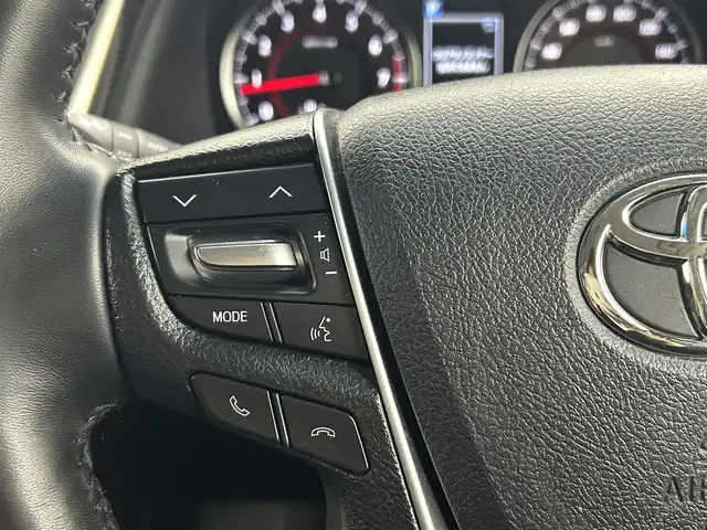 トヨタ アルファード S Cパッケージ 熊本県 2020(令2)年 6.5万km ホワイトパールクリスタルシャイン 禁煙車/純正ナビ/・フルセグTV/・Bluetooth/・FM/AM/・CD/DVD/・SD/・USB/TRDエアロ/純正フリップダウンモニター/両側パワースライドドア/デジタルインナーミラー/Wムーンルーフ/レーダークルーズコントロール/パワーバックドア/ブラインドスポットモニター/レーンキープアシスト/プリクラッシュブレーキ/駐車時支援パーキングサポートシステム/リアクロストラフィックアラート/前席ヒートシーター　/前席エアシート/パワーシート/メモリーシート/ステアリングヒーター/パワーバックドア/オットマン/純正フロアマット/純正１８インチAW/オートライト/オートマチックハイビーム/3眼LEDヘッドライト/フォグランプ/スマートキー/プッシュスタート/スペアキー1本/保証書/取扱説明書