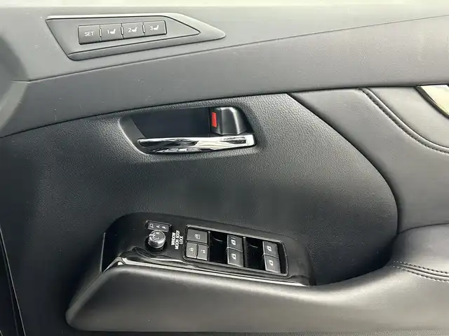 トヨタ アルファード S Cパッケージ 熊本県 2020(令2)年 6.5万km ホワイトパールクリスタルシャイン 禁煙車/純正ナビ/・フルセグTV/・Bluetooth/・FM/AM/・CD/DVD/・SD/・USB/TRDエアロ/純正フリップダウンモニター/両側パワースライドドア/デジタルインナーミラー/Wムーンルーフ/レーダークルーズコントロール/パワーバックドア/ブラインドスポットモニター/レーンキープアシスト/プリクラッシュブレーキ/駐車時支援パーキングサポートシステム/リアクロストラフィックアラート/前席ヒートシーター　/前席エアシート/パワーシート/メモリーシート/ステアリングヒーター/パワーバックドア/オットマン/純正フロアマット/純正１８インチAW/オートライト/オートマチックハイビーム/3眼LEDヘッドライト/フォグランプ/スマートキー/プッシュスタート/スペアキー1本/保証書/取扱説明書