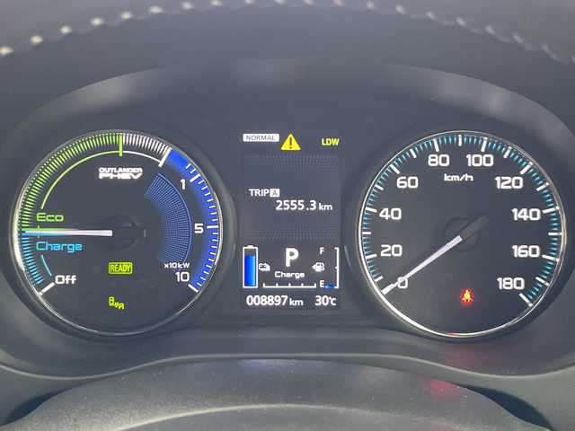 三菱 アウトランダー ＰＨＥＶ Sエディション 道央・札幌 2020(令2)年 0.9万km アメジストブラック/レッドM ・４WD  /サンルーフ/・衝突被害軽減ブレーキ/・レーンキープアシスト/・純正　ナビ/・Bluetooth/USB/フルセグTV/・アラウンドビューモニター/・パドルシフト/・レザーシート/前席シートヒーター/・ステアリングヒーター/・前席パワーシート/・パワーバックドア/・LEDオートライト/・オートマチックハイビーム/・スマートキー/・レーダークルーズコントロール/・横滑り防止装置/・盗難防止装置/・ETC/・ABS/・AC1500W