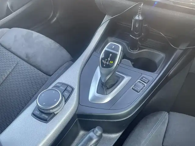 ＢＭＷ ２２０ｉ クーペ Mスポーツ 東京都 2017(平29)年 4.7万km アルピンホワイトⅢ 純正HDDナビ/Bluetooth/DVD/CD/USB/バックカメラ/アイドリングストップ/シートヒーター/パドルシフト/D/N席パワーシート/スペアキー/レーンキープ/衝突軽減装置/オートマチックハイビーム/キーレスエントリー/ウィンカーミラー/クルーズコントロール/プッシュスタート/ETC/純正17インチＡＷ
