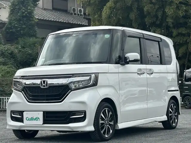 ホンダ Ｎ ＢＯＸ カスタム G L ホンダセンシング 埼玉県 2018(平30)年 4.6万km プラチナホワイトパール ・ワンオーナー/・外部検査済み/・純正ナビゲーション/・CD/DVD/Bluetooth/・バックカメラ/・追従クルーズコントロール/・レーダーブレーキ/・レーンキープ/・両側電動スライドドア/・革調シートカバー/・LEDヘッドライト/・コーナーセンサー/・スリップコントロール/・フロアマット/・ドアバイザー/・ドライブレコーダー/・ビルトインETC/・スマートキー/・スペアキー/・新車保証書/・取扱説明書