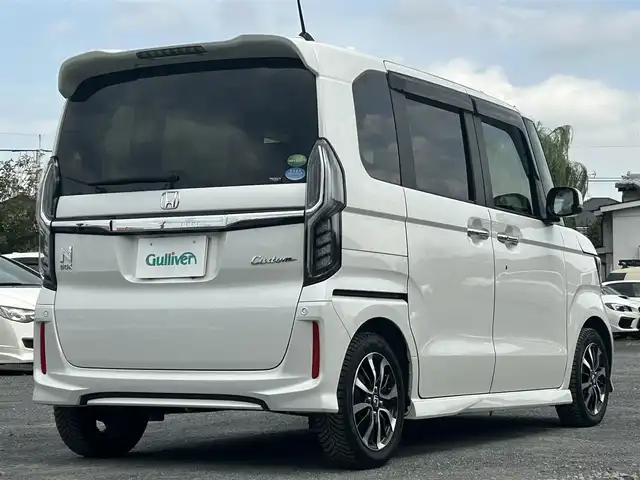 ホンダ Ｎ ＢＯＸ カスタム G L ホンダセンシング 埼玉県 2018(平30)年 4.6万km プラチナホワイトパール ・ワンオーナー/・外部検査済み/・純正ナビゲーション/・CD/DVD/Bluetooth/・バックカメラ/・追従クルーズコントロール/・レーダーブレーキ/・レーンキープ/・両側電動スライドドア/・革調シートカバー/・LEDヘッドライト/・コーナーセンサー/・スリップコントロール/・フロアマット/・ドアバイザー/・ドライブレコーダー/・ビルトインETC/・スマートキー/・スペアキー/・新車保証書/・取扱説明書