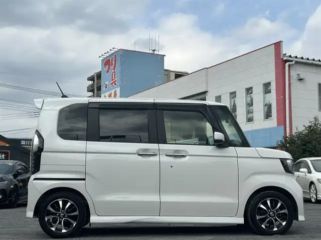 ホンダ Ｎ ＢＯＸ カスタム G L ホンダセンシング 埼玉県 2018(平30)年 4.6万km プラチナホワイトパール ・ワンオーナー/・外部検査済み/・純正ナビゲーション/・CD/DVD/Bluetooth/・バックカメラ/・追従クルーズコントロール/・レーダーブレーキ/・レーンキープ/・両側電動スライドドア/・革調シートカバー/・LEDヘッドライト/・コーナーセンサー/・スリップコントロール/・フロアマット/・ドアバイザー/・ドライブレコーダー/・ビルトインETC/・スマートキー/・スペアキー/・新車保証書/・取扱説明書