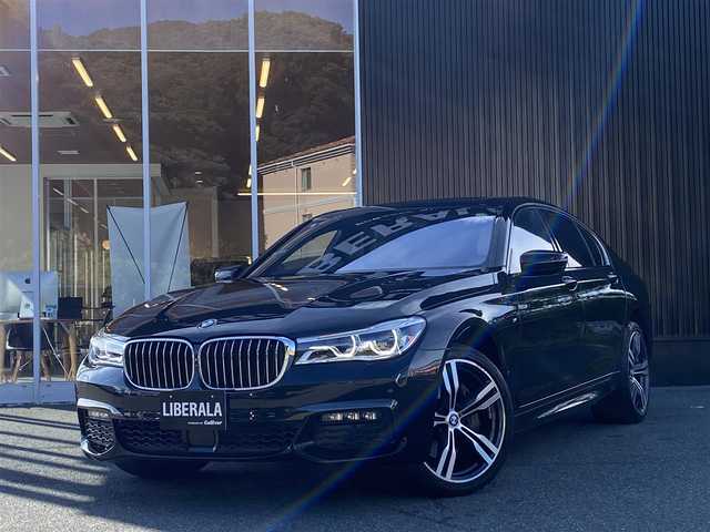 ＢＭＷ ７４０ｉ Mスポーツ 福岡県 2018(平30)年 2.6万km サファイアブラックP アダプティブクルーズコントロール/インテリジェントセーフティ/白革シート/前席エアシート/全席シートヒーター/純正ナビ/フルセグTV/Bluetooth/全方位カメラ/LEDライト/オートハイビーム/パワーバックドア　/オートワイパー　/ステアリングスイッチ/パドルシフト/ドライブレコーダー/純正20インチアルミホイール/ミラー一体型ETC