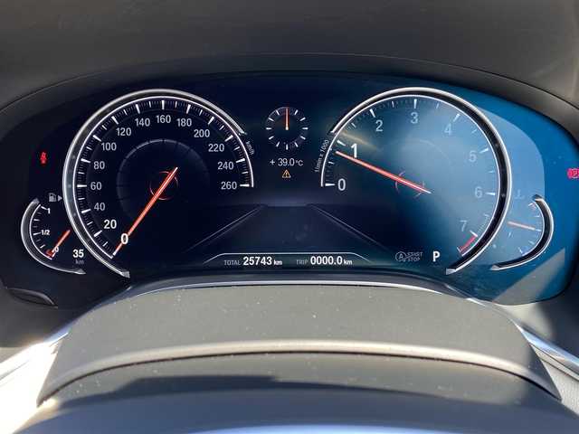 ＢＭＷ ７４０ｉ Mスポーツ 福岡県 2018(平30)年 2.6万km サファイアブラックP アダプティブクルーズコントロール/インテリジェントセーフティ/白革シート/前席エアシート/全席シートヒーター/純正ナビ/フルセグTV/Bluetooth/全方位カメラ/LEDライト/オートハイビーム/パワーバックドア　/オートワイパー　/ステアリングスイッチ/パドルシフト/ドライブレコーダー/純正20インチアルミホイール/ミラー一体型ETC