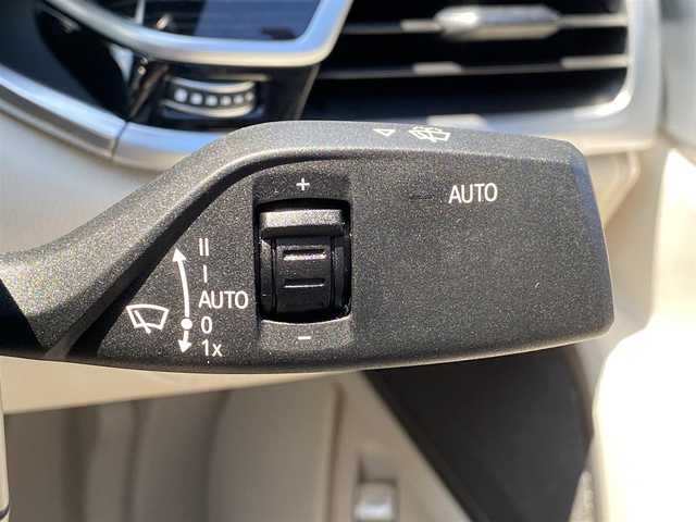 ＢＭＷ ７４０ｉ Mスポーツ 福岡県 2018(平30)年 2.6万km サファイアブラックP アダプティブクルーズコントロール/インテリジェントセーフティ/白革シート/前席エアシート/全席シートヒーター/純正ナビ/フルセグTV/Bluetooth/全方位カメラ/LEDライト/オートハイビーム/パワーバックドア　/オートワイパー　/ステアリングスイッチ/パドルシフト/ドライブレコーダー/純正20インチアルミホイール/ミラー一体型ETC