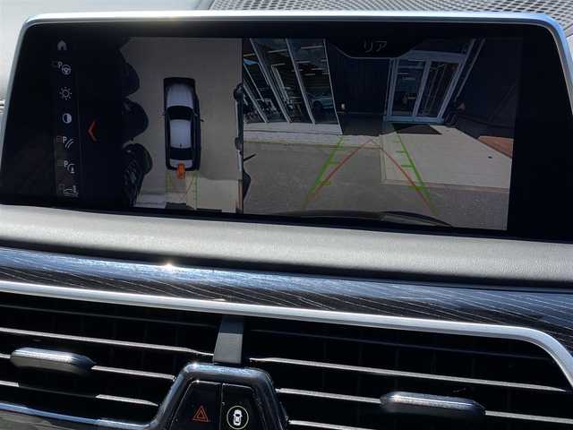 ＢＭＷ ７４０ｉ Mスポーツ 福岡県 2018(平30)年 2.6万km サファイアブラックP アダプティブクルーズコントロール/インテリジェントセーフティ/白革シート/前席エアシート/全席シートヒーター/純正ナビ/フルセグTV/Bluetooth/全方位カメラ/LEDライト/オートハイビーム/パワーバックドア　/オートワイパー　/ステアリングスイッチ/パドルシフト/ドライブレコーダー/純正20インチアルミホイール/ミラー一体型ETC