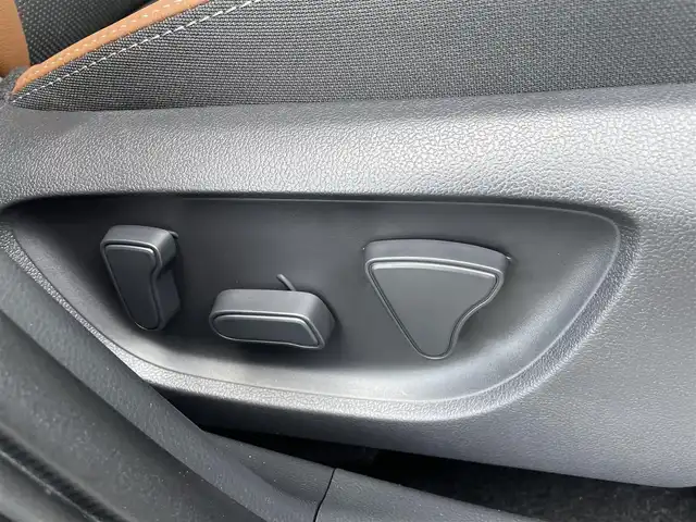トヨタ ヤリスクロス ハイブリッド Z アドベンチャー 東京都 2025(令7)年 0.1千km ブラックマイカ メーカーナビ/Bluetooth/フルセグTV/全方位カメラ/ETC2.0/USB入力端子/レーダークルーズコントロール/スペアキー/LEDヘッドライト/ルーフレール/前後コーナーセンサー/オートライト/オートマチックハイビーム/ハンドルヒーター