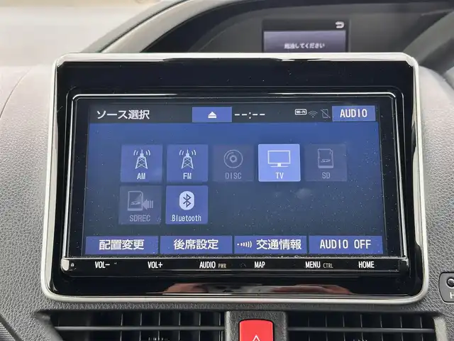 トヨタ ヴォクシー ハイブリッド ZS 煌Ⅲ 宮城県 2022(令4)年 5.3万km ブラック 地図SD未到着・要確認/セーフティセンス/・プリクラッシュセーフティ/・レーンディパーチャーアラート/・オートマチックハイビーム/・先行車発進お知らせ機能/クリアランスソナー/純正フリップダウンモニター/純正ナビ/・CD/DVD/・Bluetooth/・フルセグTV/バックカメラ/ドライブレコーダー/ビルトインETC/シートヒーター(D＋N席)/両側パワースライドドア/革巻きステアリング/クルーズコントロール/ステアリングスイッチ/デュアルオートエアコン(ナノイー)/ドライブセレクト/ハーフレザーシート/プッシュスタート＆スマートキー/ウインカー付き電動格納ミラー/ドアバイザー/スペアキー/LEDヘッドライト/フォグランプ/純正フロアマット/純正16インチナビ