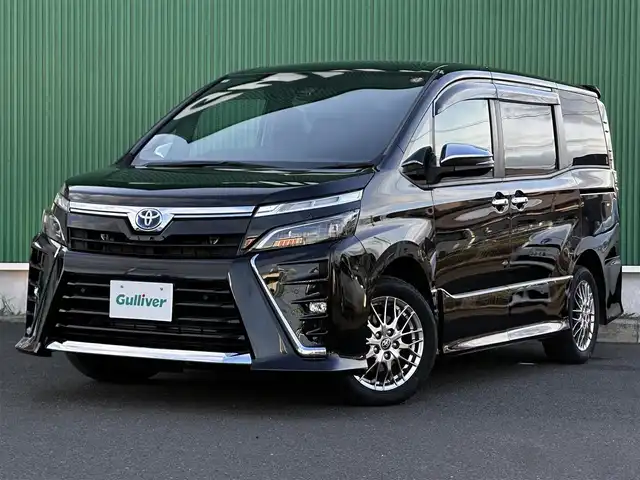 トヨタ ヴォクシー ハイブリッド ZS 煌Ⅲ 宮城県 2022(令4)年 5.3万km ブラック 地図SD未到着・要確認/セーフティセンス/・プリクラッシュセーフティ/・レーンディパーチャーアラート/・オートマチックハイビーム/・先行車発進お知らせ機能/クリアランスソナー/純正フリップダウンモニター/純正ナビ/・CD/DVD/・Bluetooth/・フルセグTV/バックカメラ/ドライブレコーダー/ビルトインETC/シートヒーター(D＋N席)/両側パワースライドドア/革巻きステアリング/クルーズコントロール/ステアリングスイッチ/デュアルオートエアコン(ナノイー)/ドライブセレクト/ハーフレザーシート/プッシュスタート＆スマートキー/ウインカー付き電動格納ミラー/ドアバイザー/スペアキー/LEDヘッドライト/フォグランプ/純正フロアマット/純正16インチナビ