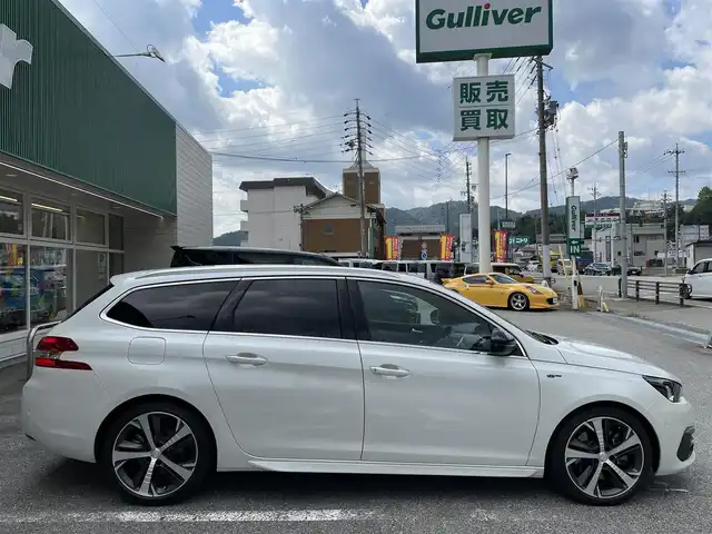 プジョー ３０８ SW GT ブルーHDi 岐阜県 2019(平31)年 1.7万km ネイクルホワイト 純正ディスプレイオーディオ/(Bluetooth/FM)/バックカメラ/クルーズコントロール/コーナーセンサー/ブラインドスポットモニター/レーンキープアシスト/プリクラッシュセーフティー/パドルシフト/ドライブレコーダー/LEDヘッドライト/ルーフレール/ETC/スマートキー/プッシュスタート/アイドリングストップ/保証書/取扱説明書