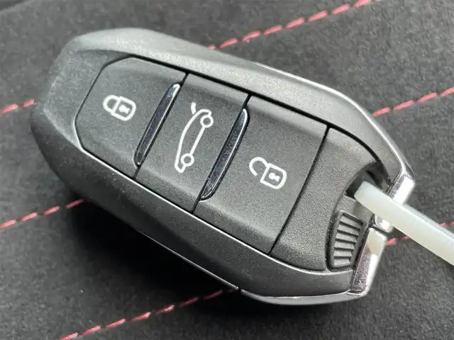 プジョー ３０８ SW GT ブルーHDi 岐阜県 2019(平31)年 1.7万km ネイクルホワイト 純正ディスプレイオーディオ/(Bluetooth/FM)/バックカメラ/クルーズコントロール/コーナーセンサー/ブラインドスポットモニター/レーンキープアシスト/プリクラッシュセーフティー/パドルシフト/ドライブレコーダー/LEDヘッドライト/ルーフレール/ETC/スマートキー/プッシュスタート/アイドリングストップ/保証書/取扱説明書
