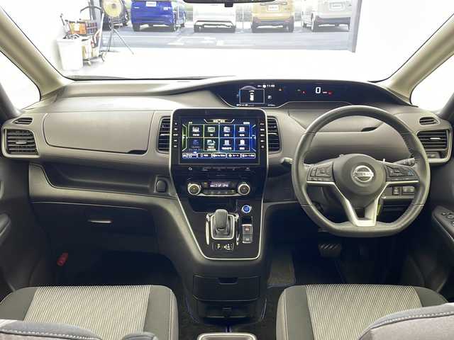 日産 セレナ e－パワー ハイウェイスター V 大阪府 2020(令2)年 4.8万km ブリリアントホワイトパール 純正10インチナビ/BT　フルセグTV　DVD再生機能付/アラウンドビューモニター/純正１１インチフリップダウンモニター/ETC/ドライブレコーダー前方のみ/プロパイロット/両側パワースライドドア/純正アルミホイール/純正フロアマット/シートバックテーブル/後席ロールサンシェード/オートライト/クルーズコントロール/BSM/衝突被害軽減システム