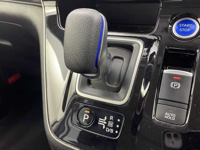 日産 セレナ e－パワー ハイウェイスター V 大阪府 2020(令2)年 4.8万km ブリリアントホワイトパール 純正10インチナビ/BT　フルセグTV　DVD再生機能付/アラウンドビューモニター/純正１１インチフリップダウンモニター/ETC/ドライブレコーダー前方のみ/プロパイロット/両側パワースライドドア/純正アルミホイール/純正フロアマット/シートバックテーブル/後席ロールサンシェード/オートライト/クルーズコントロール/BSM/衝突被害軽減システム